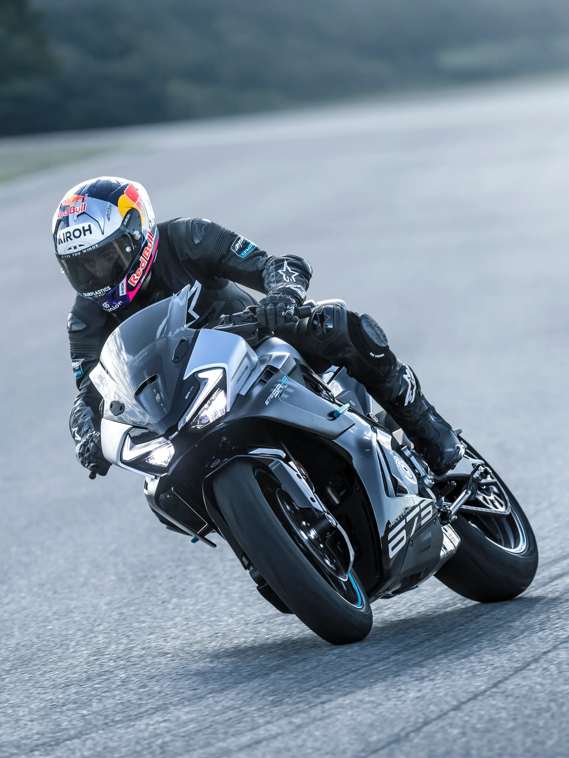 Naujasis CFMOTO 675SR-R | Įkvėptas lenktynių