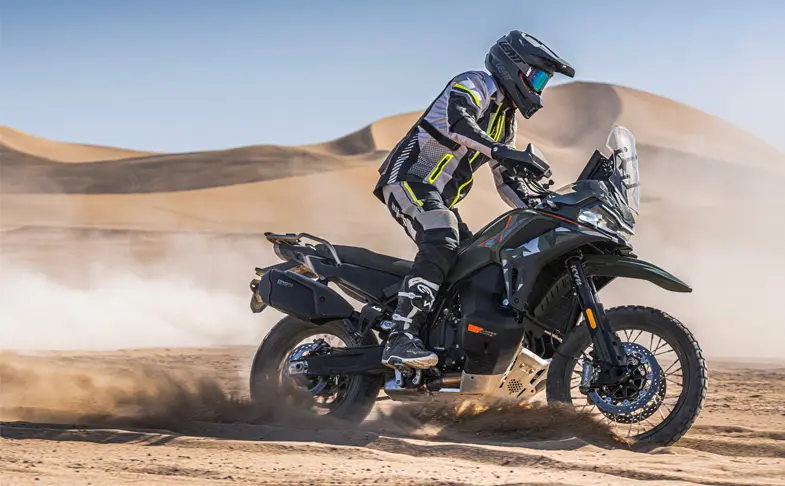 CFMOTO_1000MT-X_Outdoors_11