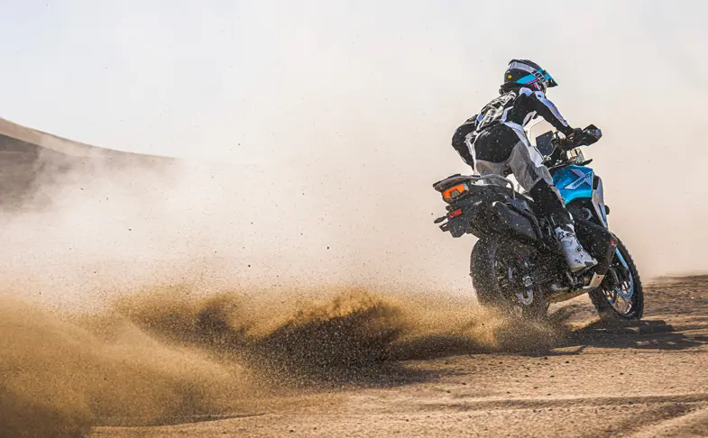 CFMOTO_1000MT-X_Outdoors_12